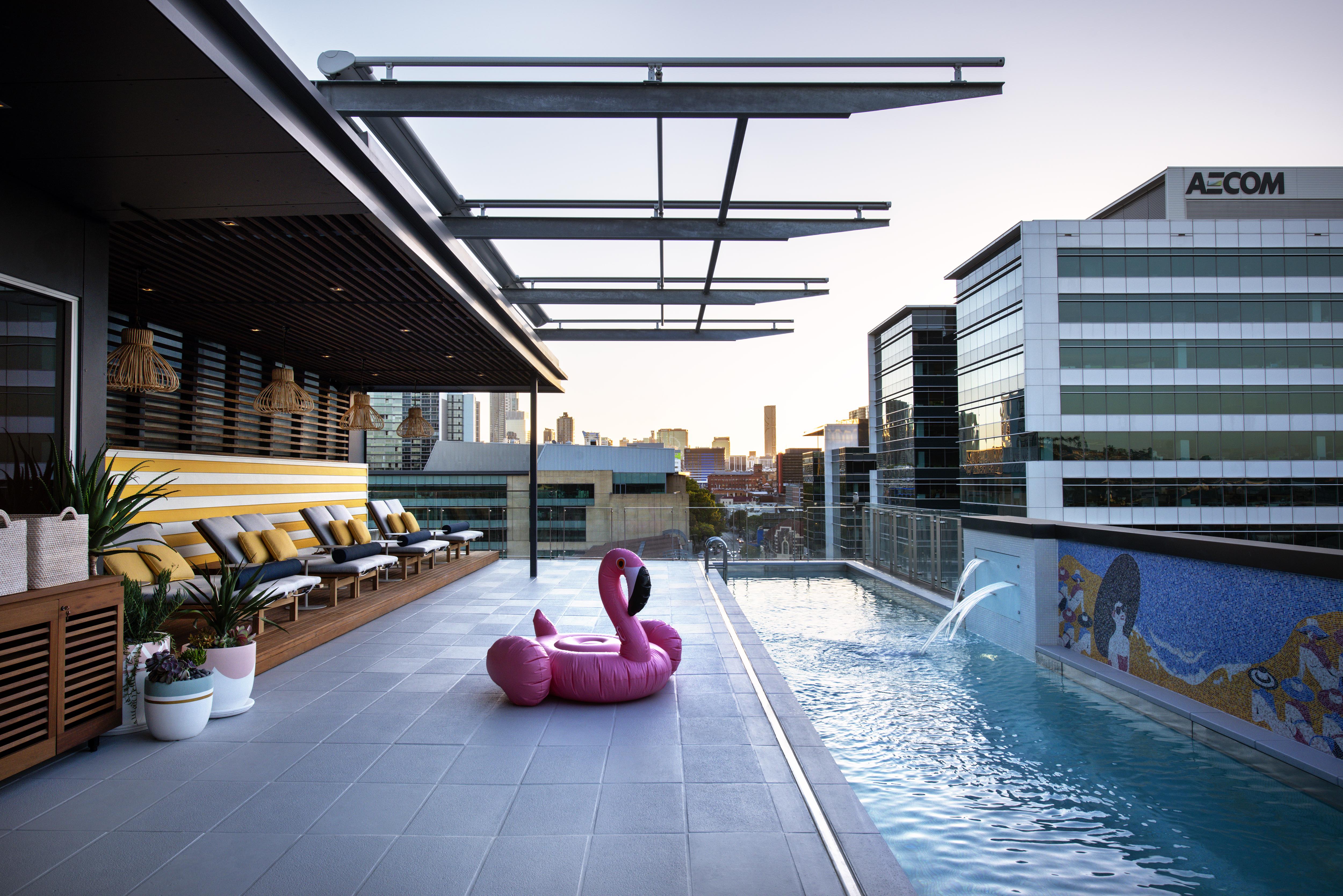 Ovolo The Valley Brisbane Exterior foto Rooftop pool at the Hotel