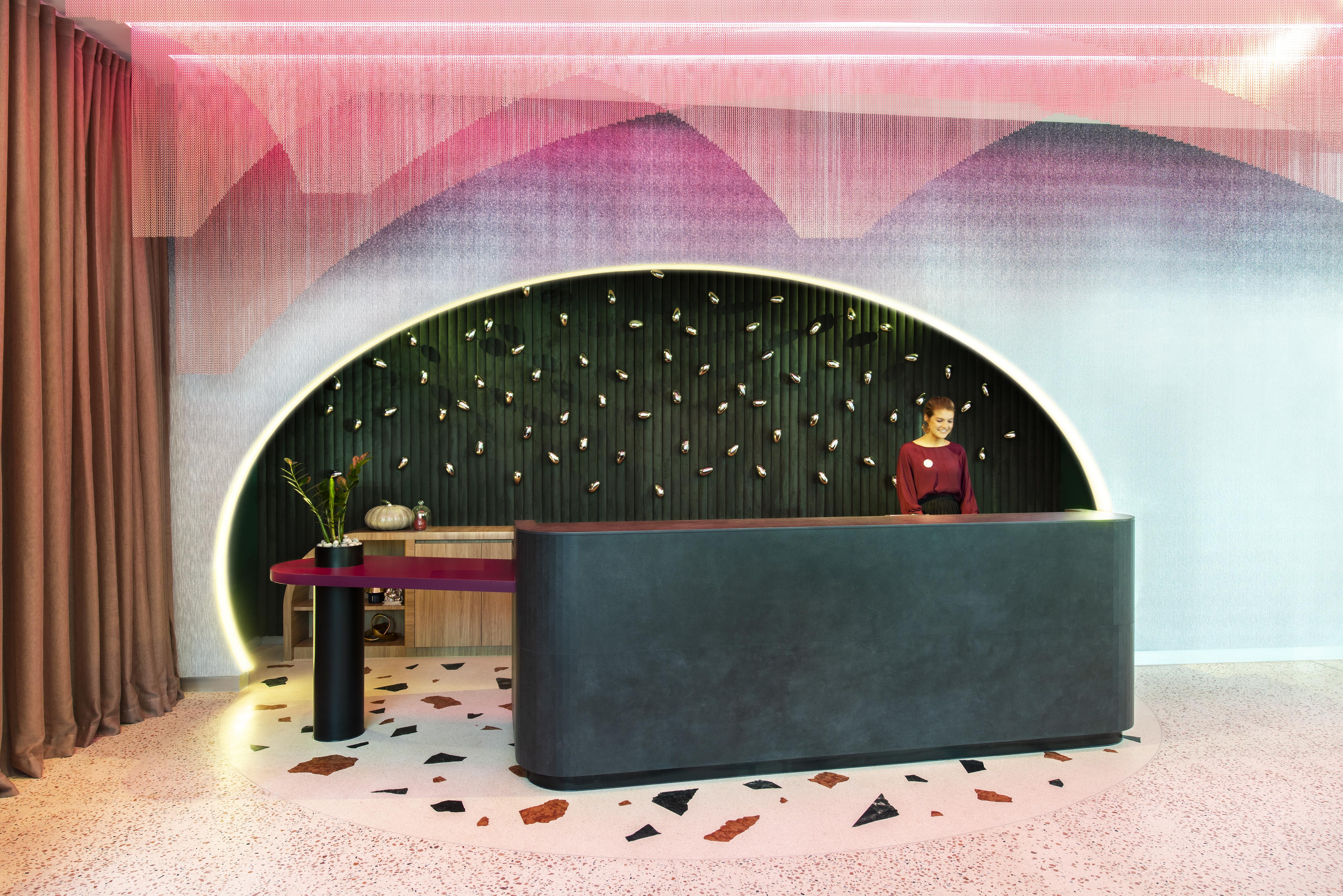 Ovolo The Valley Brisbane Exterior foto The reception desk at the hotel