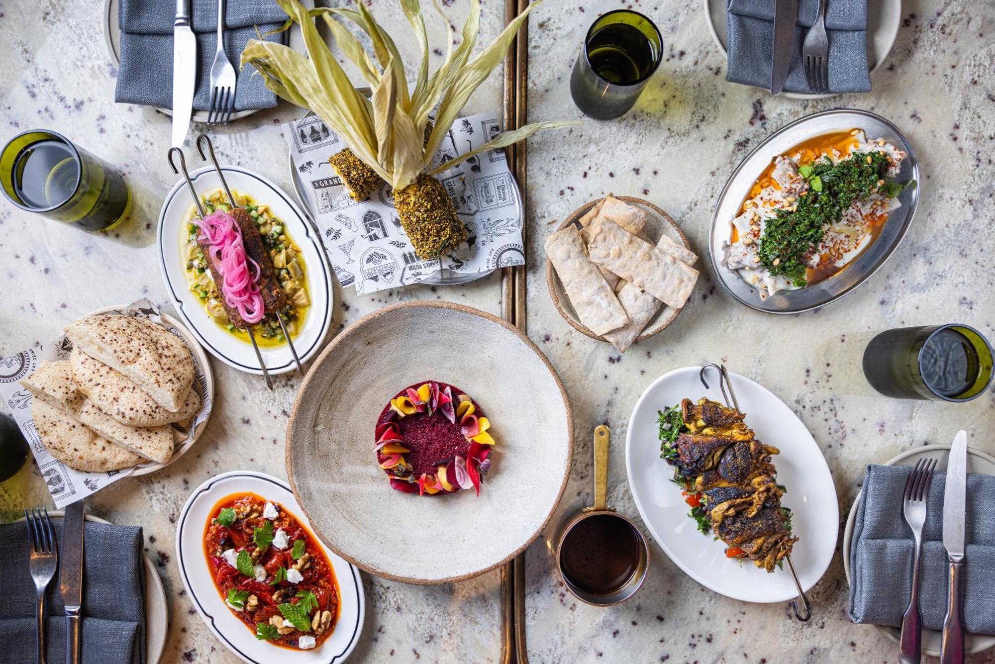 Ovolo The Valley Brisbane Exterior foto Dishes at the restaurant